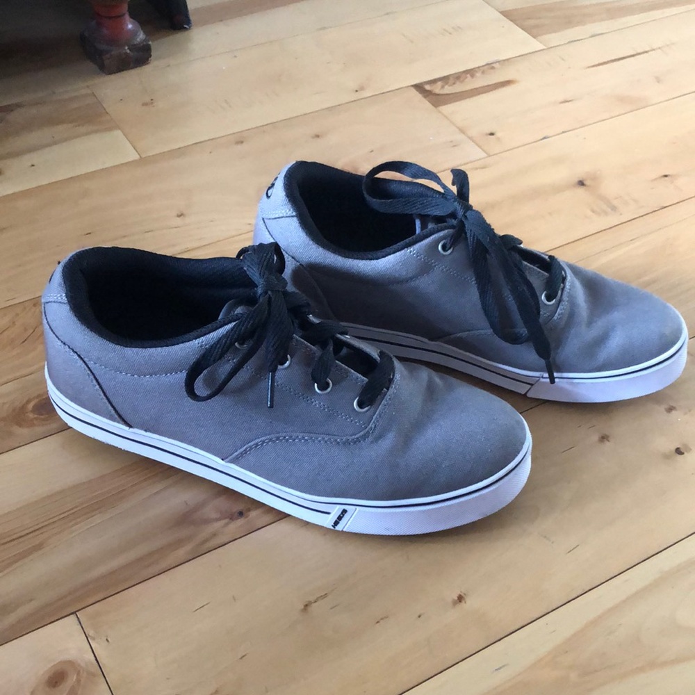 Men’s Heelys size 9